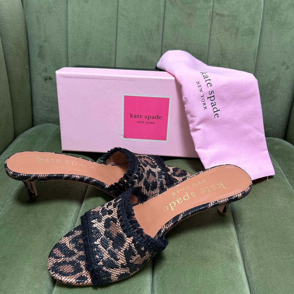 Kate Spade leopard raffia straw slides. Size 8